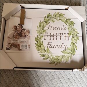 Rustic Green and White 'Friends Faith Family' Photo Frame